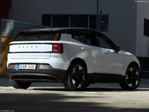 וולוו EX30